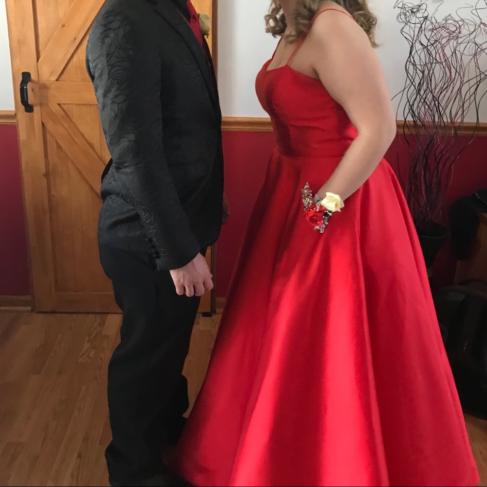 Red Sherri Hill Prom Dress